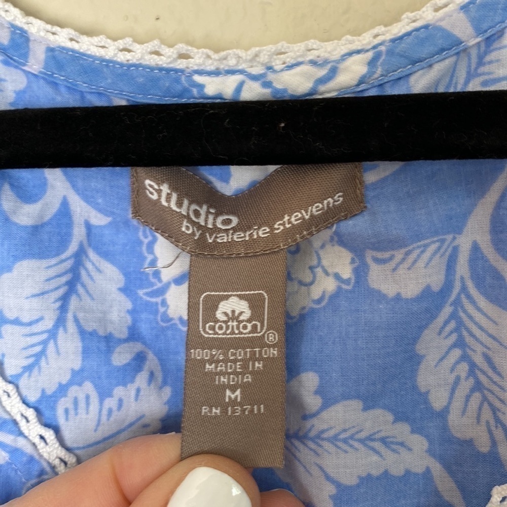 Studio by Valerie Stevens tank top medium button down blue white floral lace - Picture 2 of 4